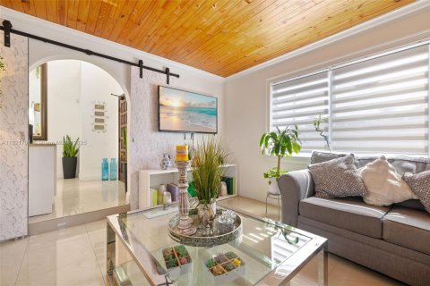 Villa ou maison à vendre à Miami, Floride: 4 chambres, 223.99 m2 № 2018642 - photo 8