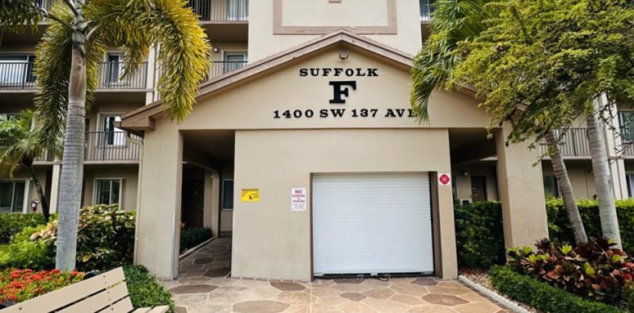 Condominio en Pembroke Pines, Florida, 2 dormitorios № 2178704