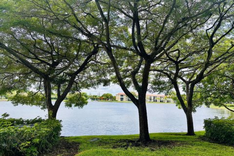 Condominio en venta en Pembroke Pines, Florida, 2 dormitorios, 112.13 m2 № 2178704 - foto 23
