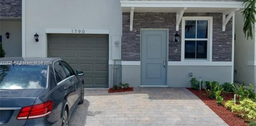 Touwnhouse à Homestead, Floride 4 chambres, 169.64 m2 № 1694120