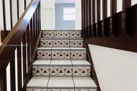 Villa ou maison à vendre à Miami, Floride: 4 chambres, 234.86 m2 № 1792477 - photo 14