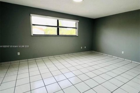Villa ou maison à vendre à Miami, Floride: 4 chambres, 234.86 m2 № 1792477 - photo 7
