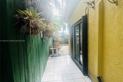 Villa ou maison à vendre à Miami, Floride: 4 chambres, 234.86 m2 № 1792477 - photo 15