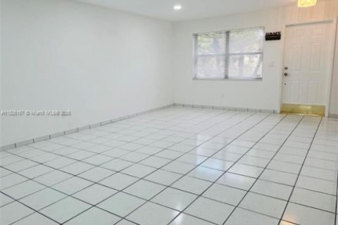 Villa ou maison à vendre à Miami, Floride: 4 chambres, 234.86 m2 № 1792477 - photo 2