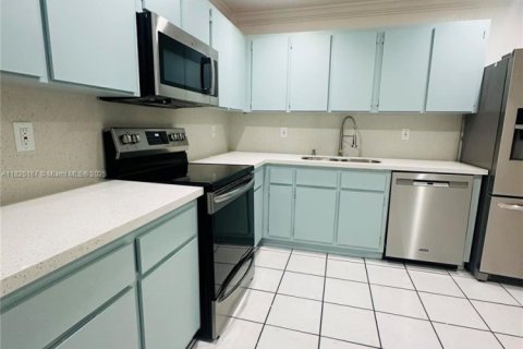 Villa ou maison à vendre à Miami, Floride: 4 chambres, 234.86 m2 № 1792477 - photo 13