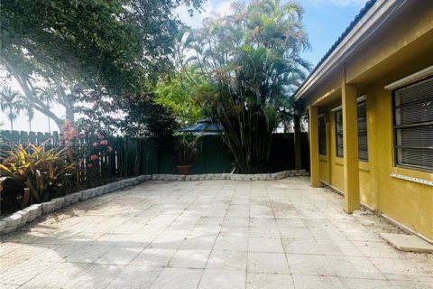 Villa ou maison à vendre à Miami, Floride: 4 chambres, 234.86 m2 № 1792477 - photo 5