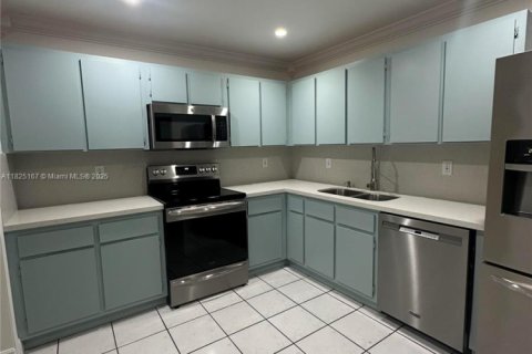 Villa ou maison à vendre à Miami, Floride: 4 chambres, 234.86 m2 № 1792477 - photo 11