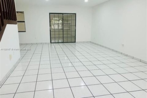 Villa ou maison à vendre à Miami, Floride: 4 chambres, 234.86 m2 № 1792477 - photo 3