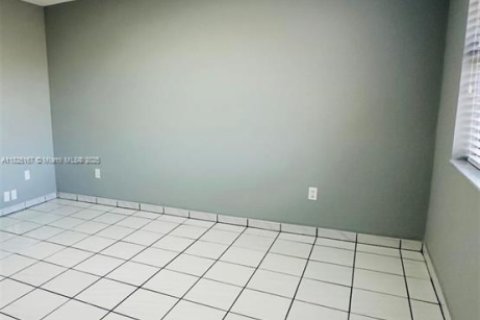 Villa ou maison à vendre à Miami, Floride: 4 chambres, 234.86 m2 № 1792477 - photo 9