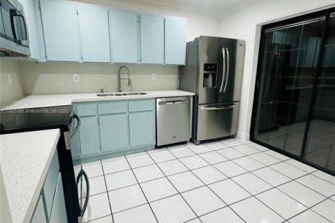 Villa ou maison à vendre à Miami, Floride: 4 chambres, 234.86 m2 № 1792477 - photo 12