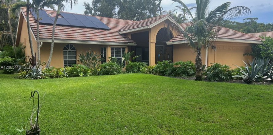 House in Jupiter, Florida 3 bedrooms, 157.93 sq.m. № 2390619
