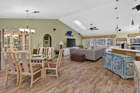 House in Jupiter, Florida 3 bedrooms, 157.93 sq.m. № 2390619 - photo 5