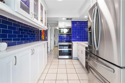 Condominio en venta en Key Biscayne, Florida, 2 dormitorios, 102.66 m2 № 1949562 - foto 2