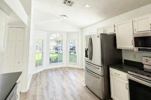 Villa ou maison à louer à Kissimmee, Floride: 4 chambres, 164.16 m2 № 2413885 - photo 6