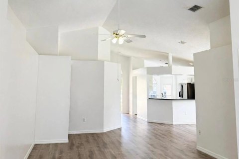 Villa ou maison à louer à Kissimmee, Floride: 4 chambres, 164.16 m2 № 2413885 - photo 8