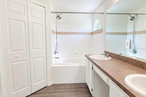 Villa ou maison à louer à Kissimmee, Floride: 4 chambres, 164.16 m2 № 2413885 - photo 12
