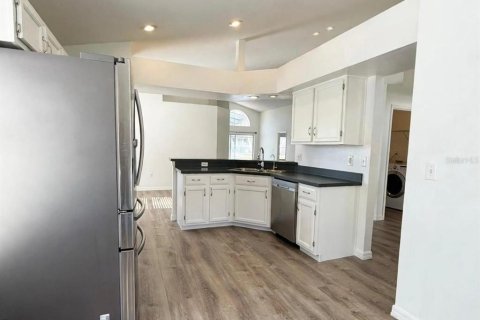 Villa ou maison à louer à Kissimmee, Floride: 4 chambres, 164.16 m2 № 2413885 - photo 5