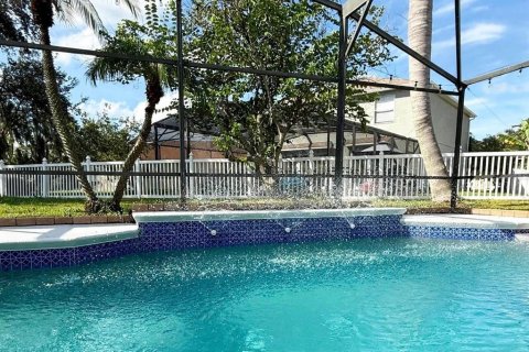 Villa ou maison à louer à Kissimmee, Floride: 4 chambres, 164.16 m2 № 2413885 - photo 16