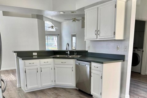 Villa ou maison à louer à Kissimmee, Floride: 4 chambres, 164.16 m2 № 2413885 - photo 4