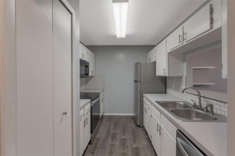 Townhouse in Winter Springs, Florida 3 bedrooms, 135.64 sq.m. № 1915138 - photo 8