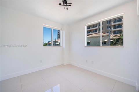 Condo in Miami, Florida, 3 bedrooms  № 2042294 - photo 20