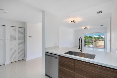 Condo in Miami, Florida, 3 bedrooms  № 2042294 - photo 3