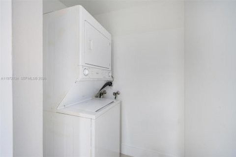 Condo in Miami, Florida, 3 bedrooms  № 2042294 - photo 15