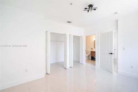 Condo in Miami, Florida, 3 bedrooms  № 2042294 - photo 8