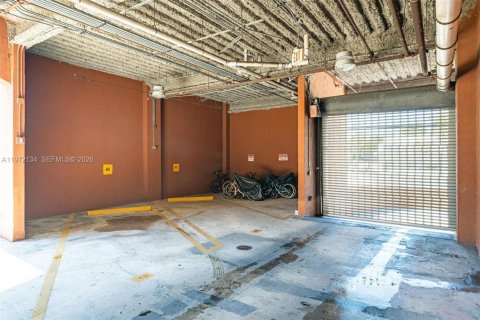 Condo in Miami, Florida, 3 bedrooms  № 2042294 - photo 16