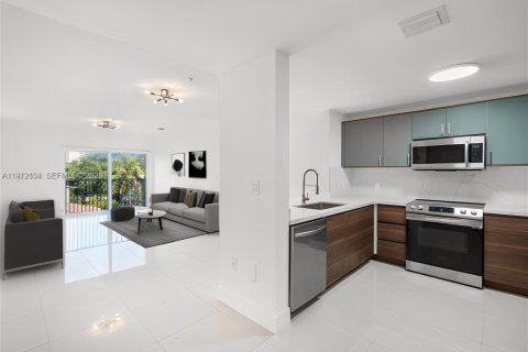 Condo in Miami, Florida, 3 bedrooms  № 2042294