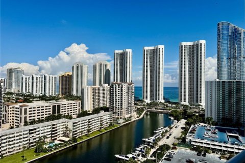 Снять в аренду кондоминиум в Санни-Айлс-Бич, Флорида 1 спальня, 70.79м2, № 1956336 - фото 10