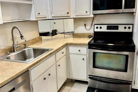 Снять в аренду кондоминиум в Санни-Айлс-Бич, Флорида 1 спальня, 70.79м2, № 1956336 - фото 6