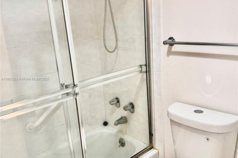 Снять в аренду кондоминиум в Санни-Айлс-Бич, Флорида 1 спальня, 70.79м2, № 1956336 - фото 8