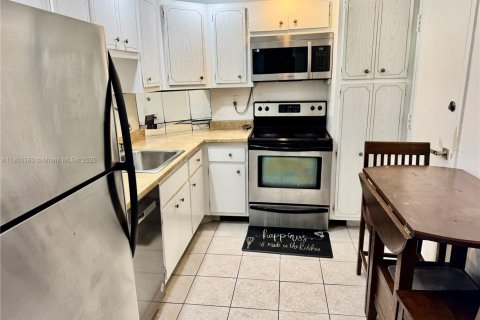 Снять в аренду кондоминиум в Санни-Айлс-Бич, Флорида 1 спальня, 70.79м2, № 1956336 - фото 5