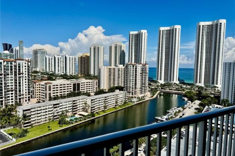 Снять в аренду кондоминиум в Санни-Айлс-Бич, Флорида 1 спальня, 70.79м2, № 1956336 - фото 12