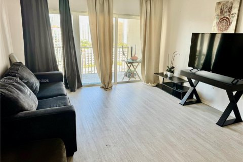 Снять в аренду кондоминиум в Санни-Айлс-Бич, Флорида 1 спальня, 70.79м2, № 1956336 - фото 1