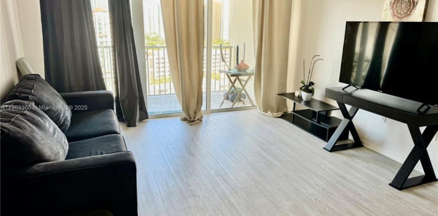 Кондоминиум с 1 спальней в Санни-Айлс-Бич, Флорида № 1956336