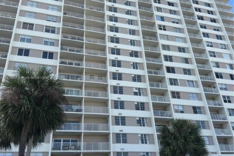 Снять в аренду кондоминиум в Санни-Айлс-Бич, Флорида 1 спальня, 70.79м2, № 1956336 - фото 13