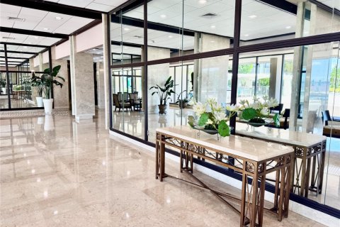 Снять в аренду кондоминиум в Санни-Айлс-Бич, Флорида 1 спальня, 70.79м2, № 1956336 - фото 14