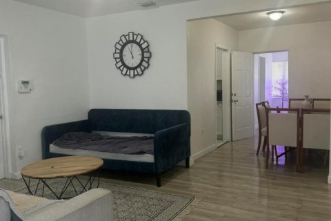 House in Miami, Florida 3 bedrooms, 117.71 sq.m. № 2381656 - photo 6