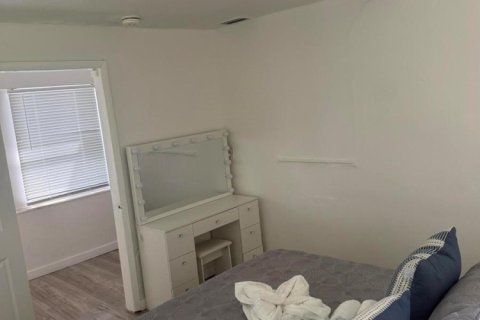 House in Miami, Florida 3 bedrooms, 117.71 sq.m. № 2381656 - photo 18