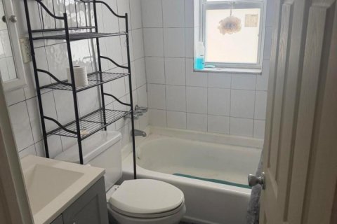 House in Miami, Florida 3 bedrooms, 117.71 sq.m. № 2381656 - photo 25