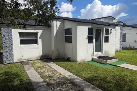 House in Miami, Florida 3 bedrooms, 117.71 sq.m. № 2381656