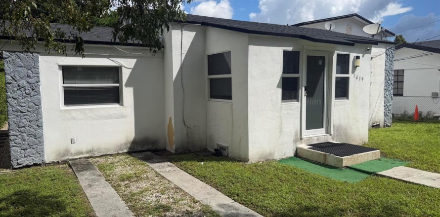 House in Miami, Florida 3 bedrooms, 117.71 sq.m. № 2381656