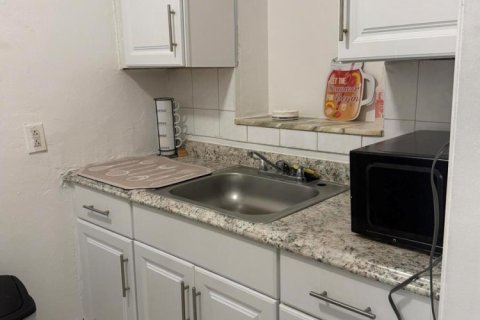 House in Miami, Florida 3 bedrooms, 117.71 sq.m. № 2381656 - photo 22
