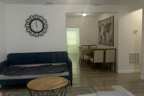 House in Miami, Florida 3 bedrooms, 117.71 sq.m. № 2381656 - photo 7