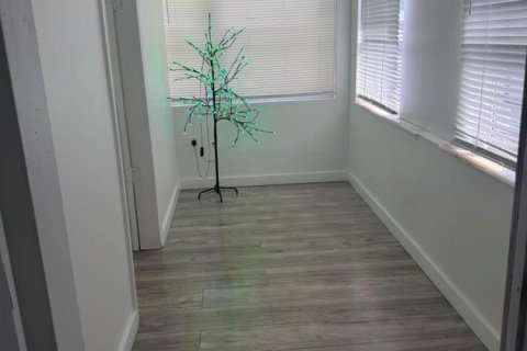 House in Miami, Florida 3 bedrooms, 117.71 sq.m. № 2381656 - photo 20