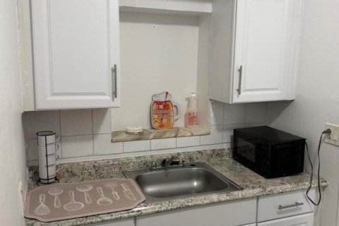 House in Miami, Florida 3 bedrooms, 117.71 sq.m. № 2381656 - photo 23