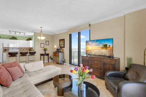 Condominio en West Palm Beach, Florida, 2 dormitorios  № 2013466