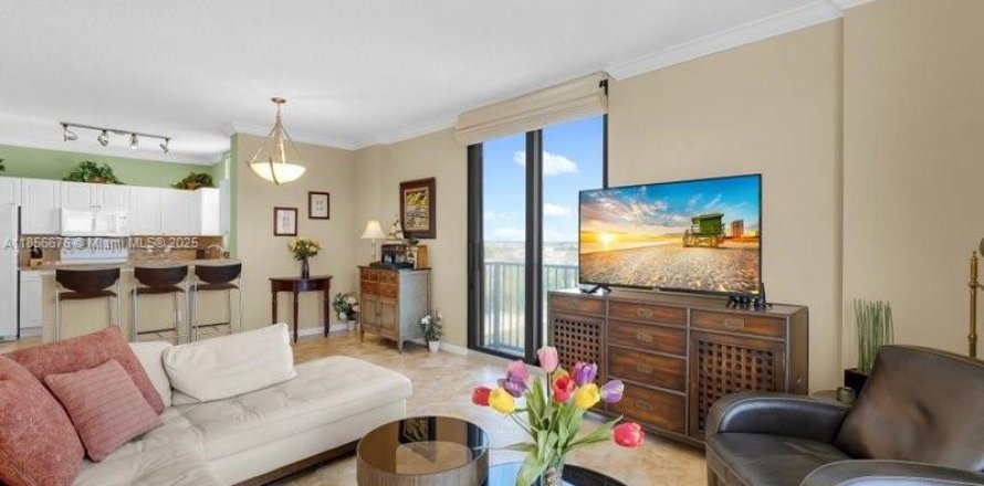 Condominio en West Palm Beach, Florida, 2 dormitorios  № 2013466